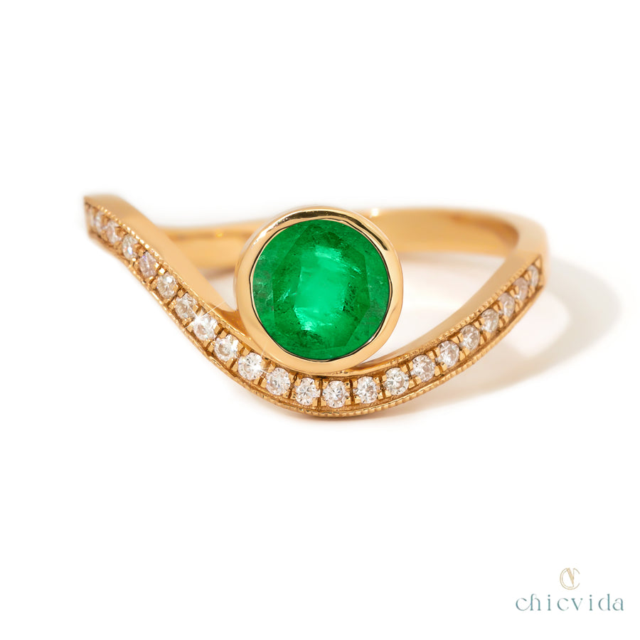 Plump Emerald Ring