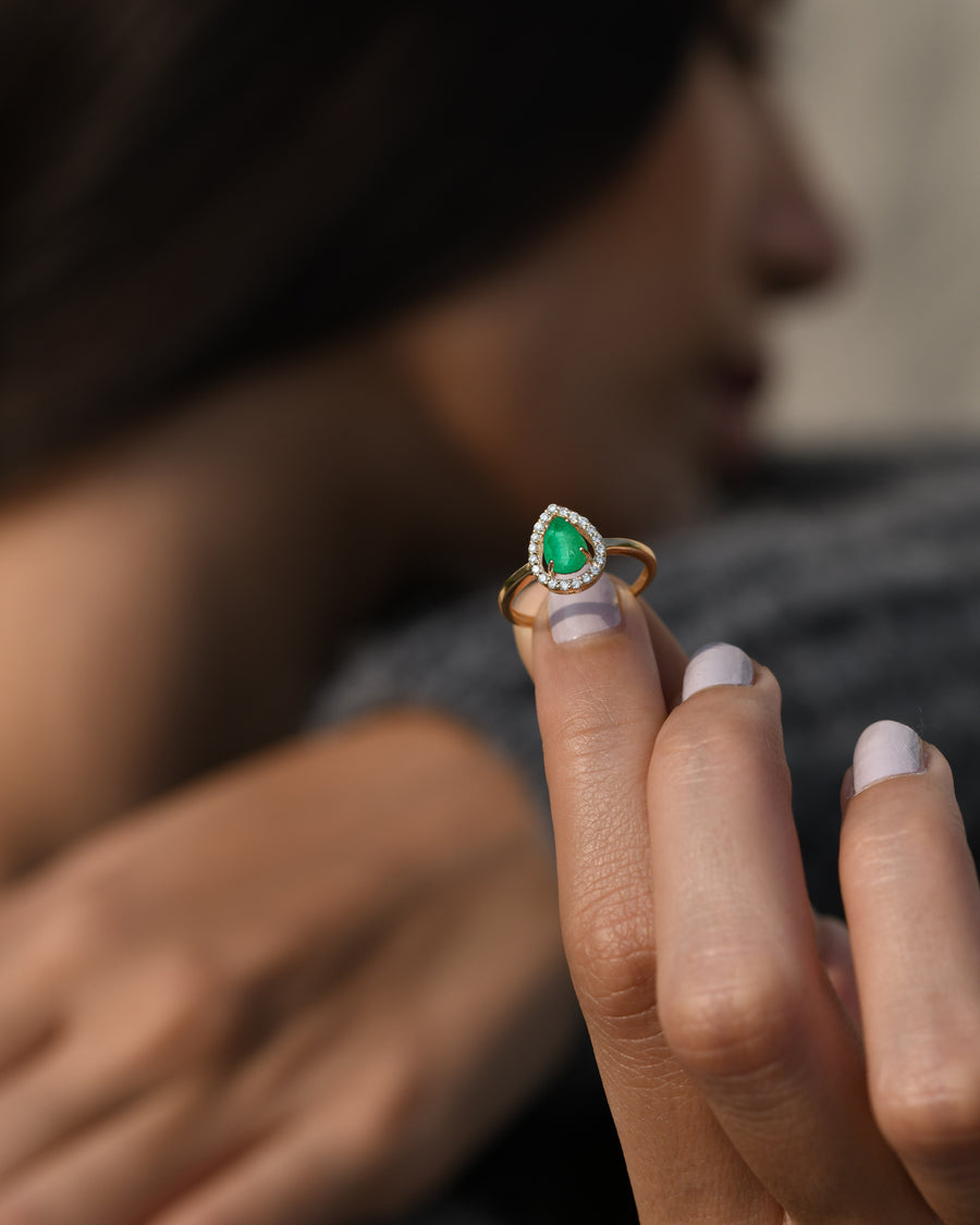 Droplet Emerald Ring