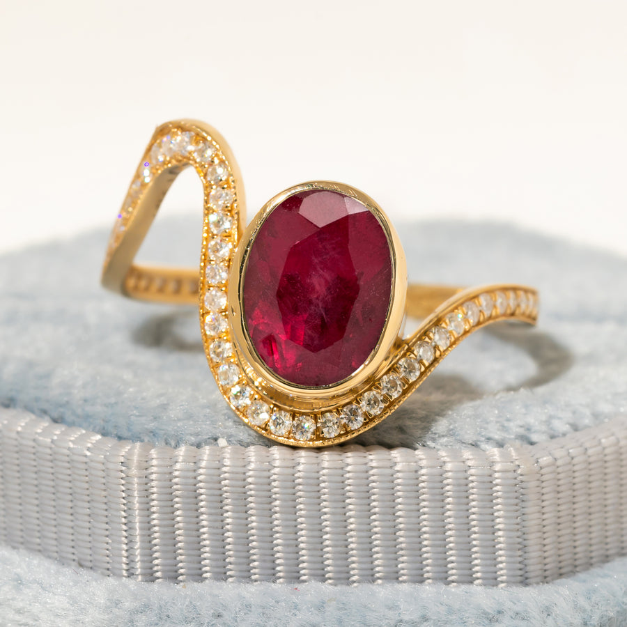 Wind Ruby Oval Ring