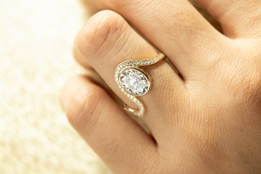 Wind Moissanite Oval Ring
