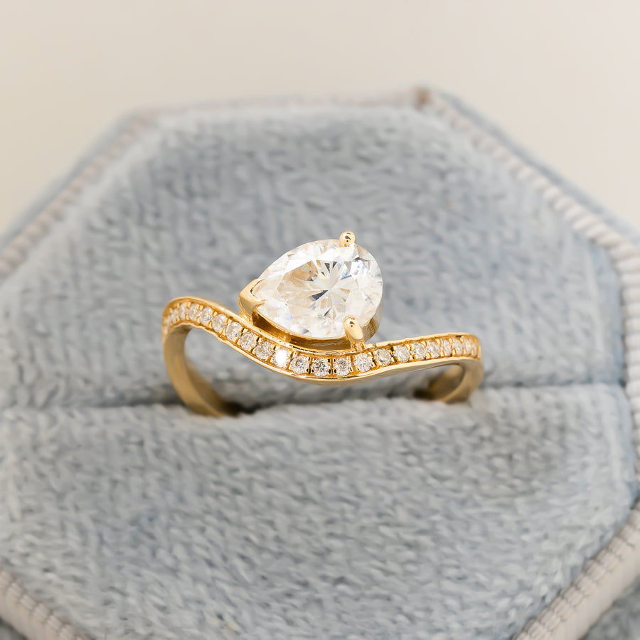 Dewdrop Lab Diamond Ring