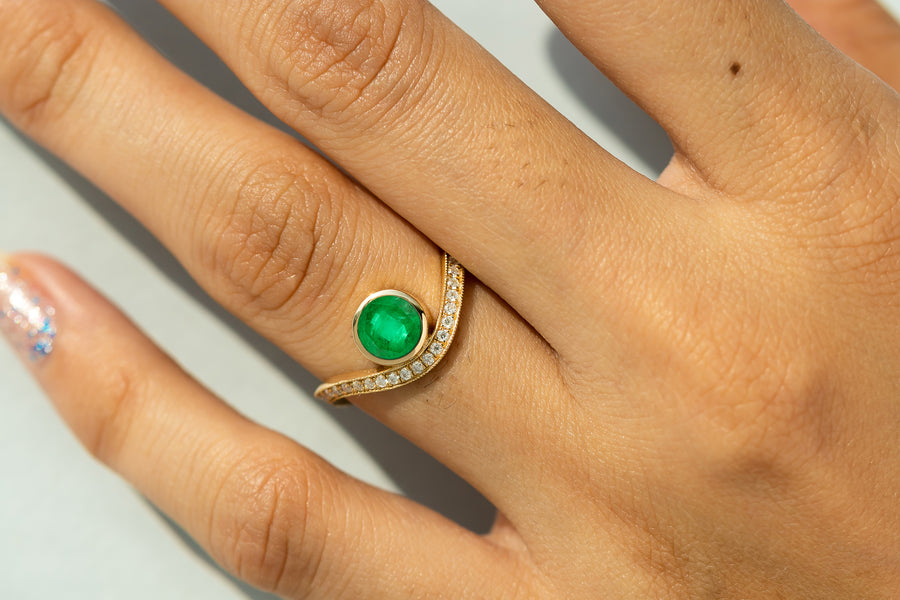 Plump Emerald Ring