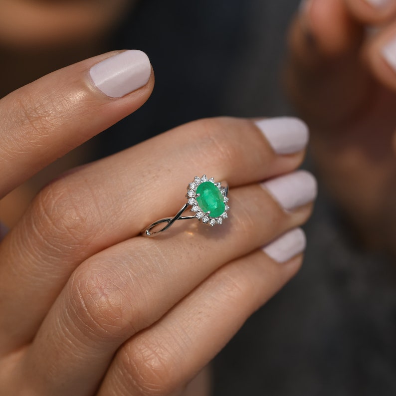 Flare Emerald Ring