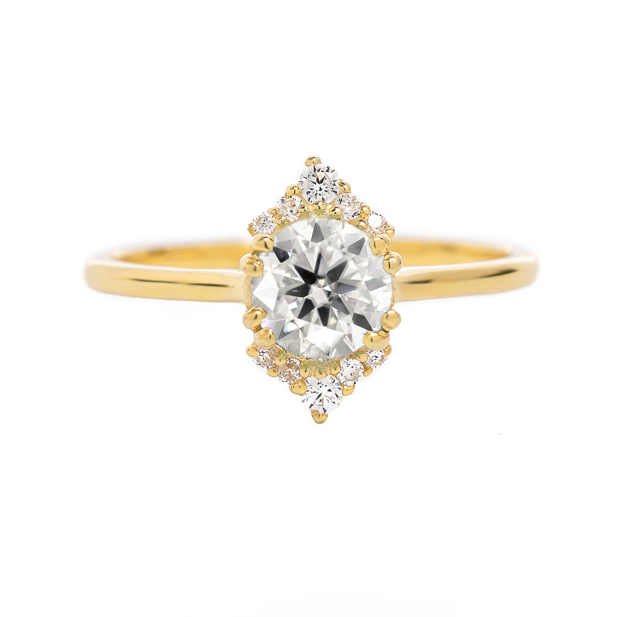 round diamond engagement ring