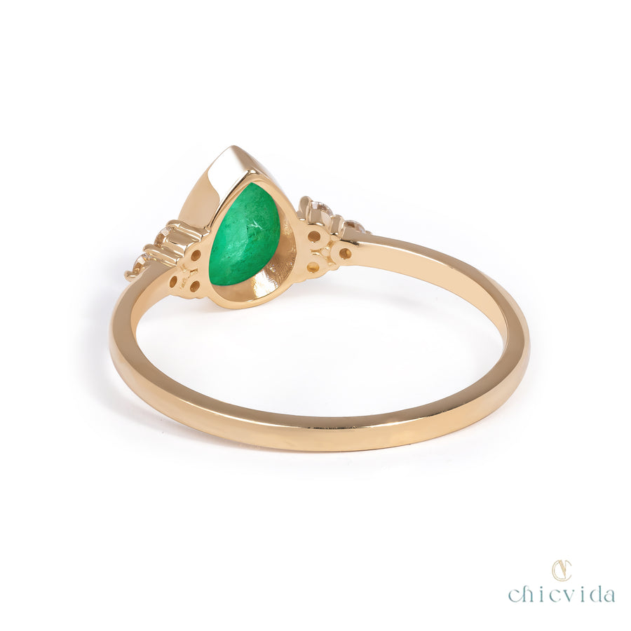 Twirl Emerald Ring