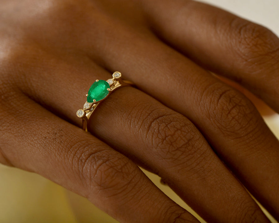 Elite Emerald Ring