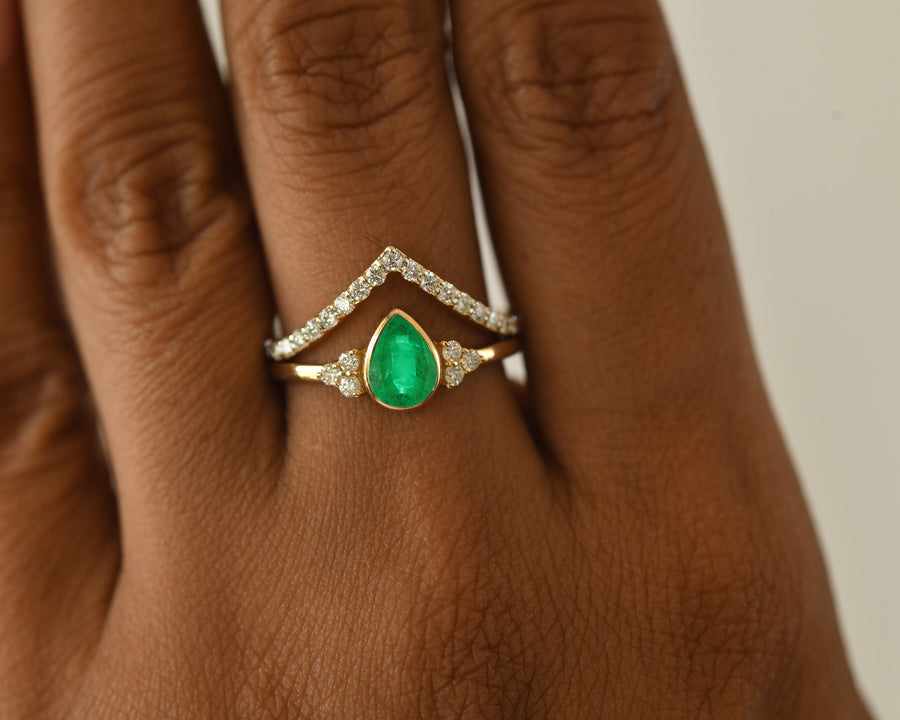 Twirl Emerald Ring