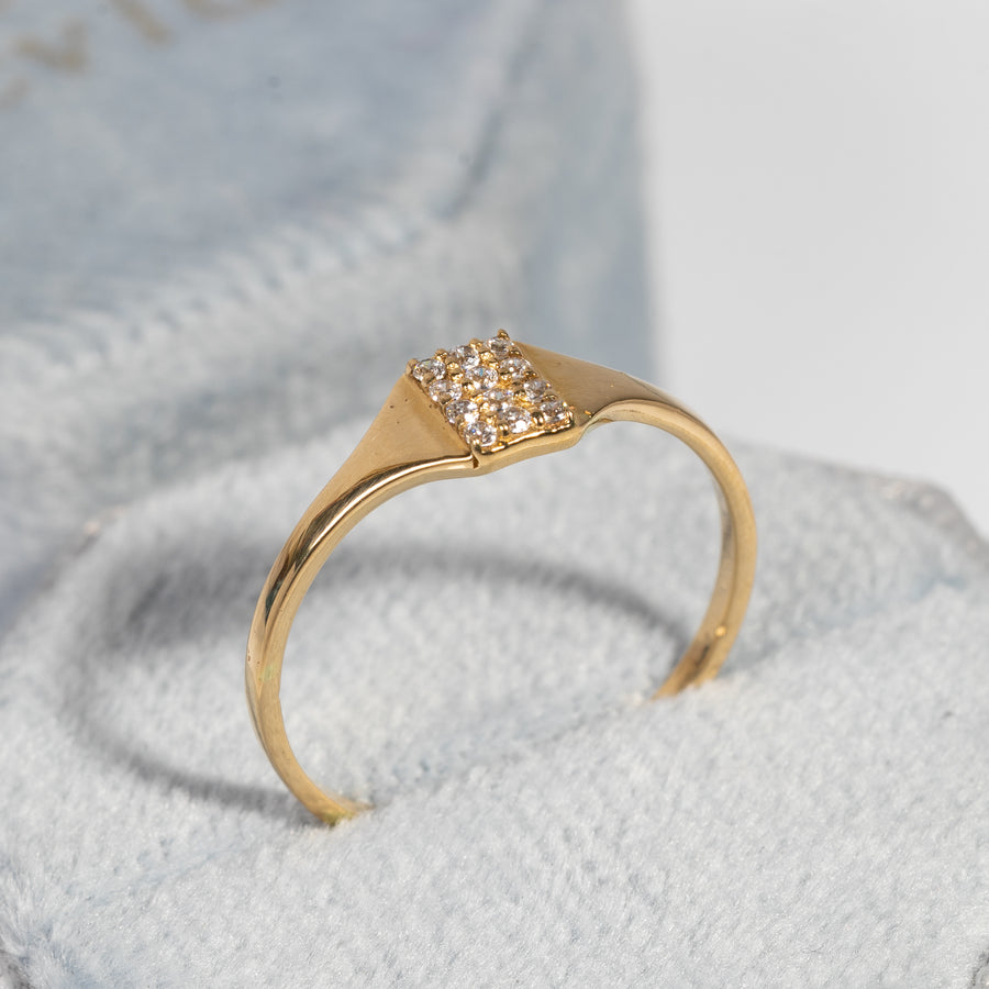 Alva Diamond Signet Ring