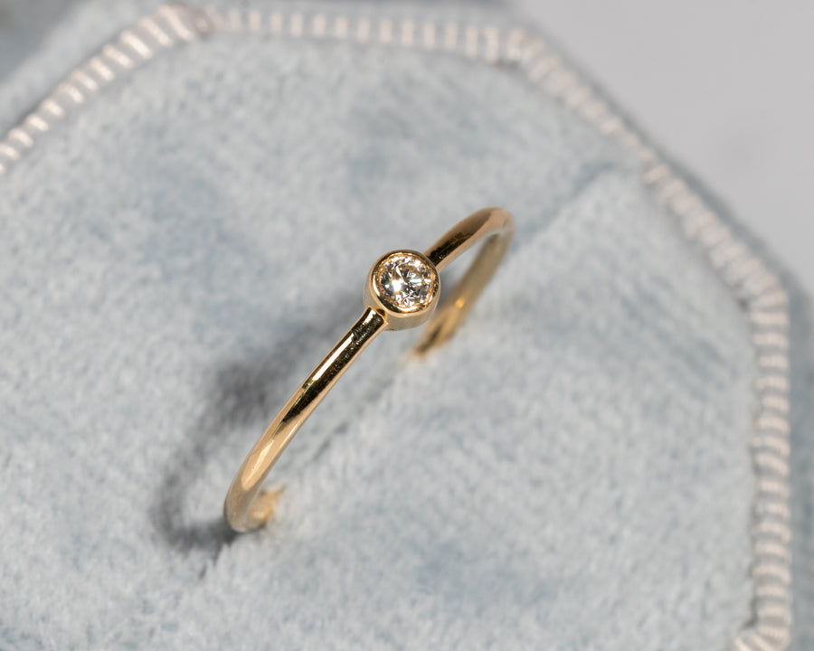 Solitaire Diamond Gold Band