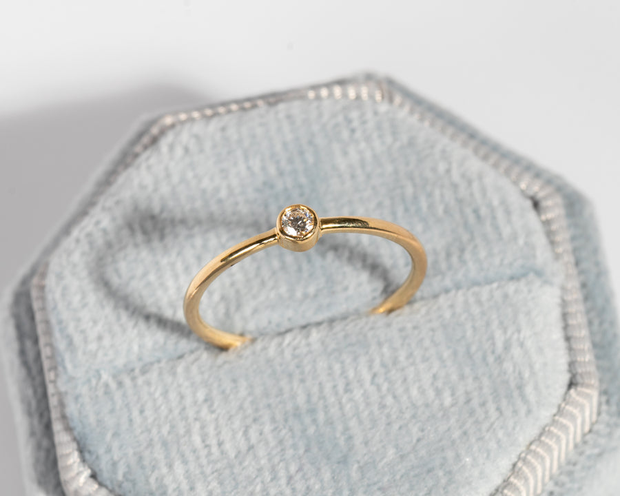 Solitaire Diamond Gold Band