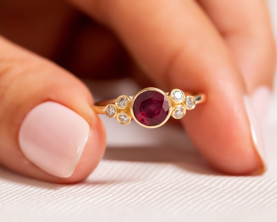 Gleamy Ruby and Diamond Ring