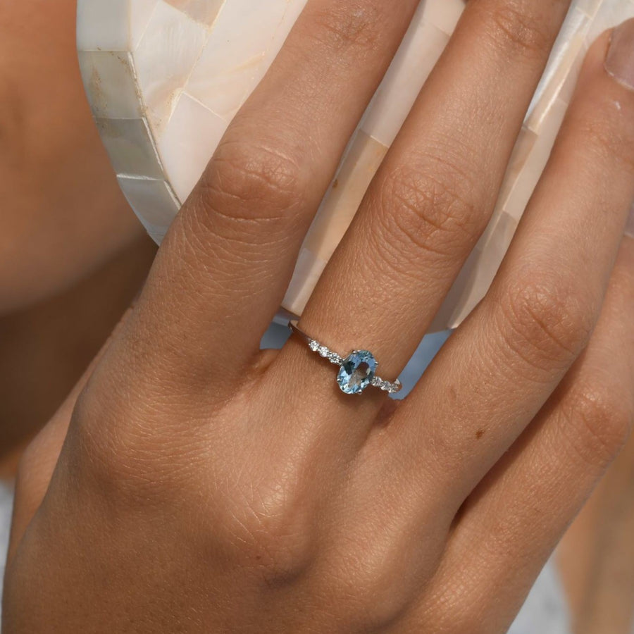 women aquamarine ring