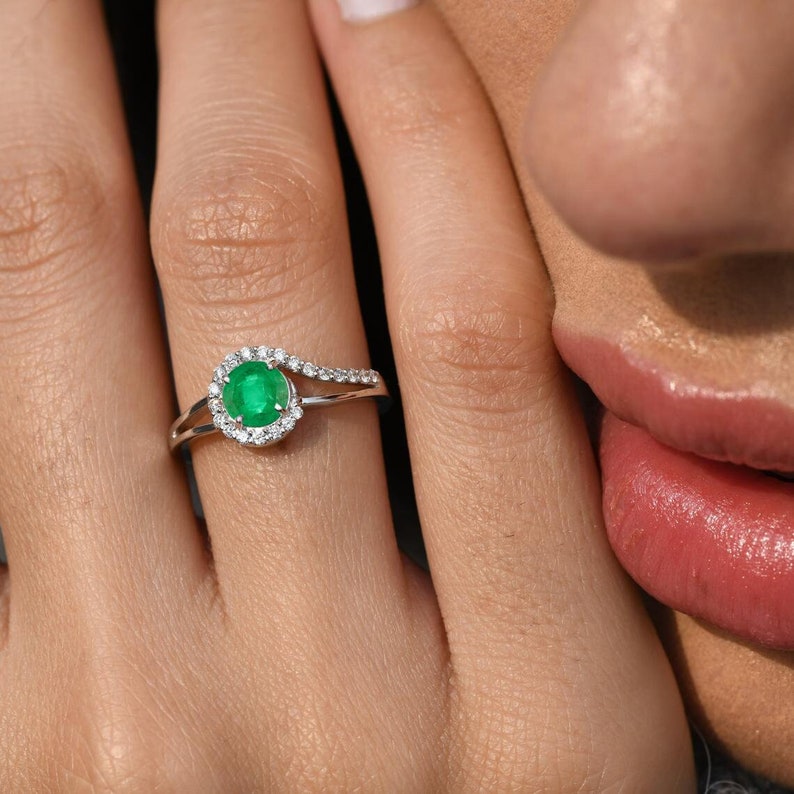 Wave Emerald Ring